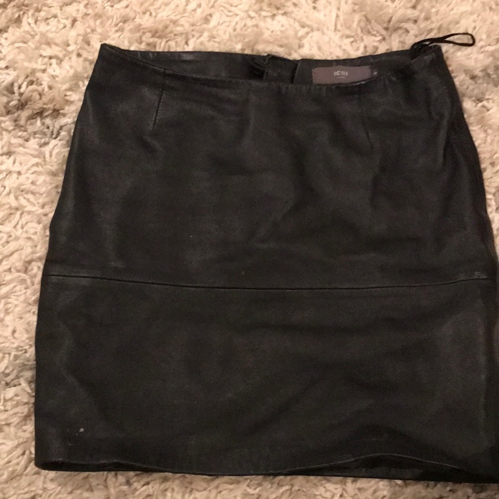 Leather skirt, from Dublin ! Statement staple piece